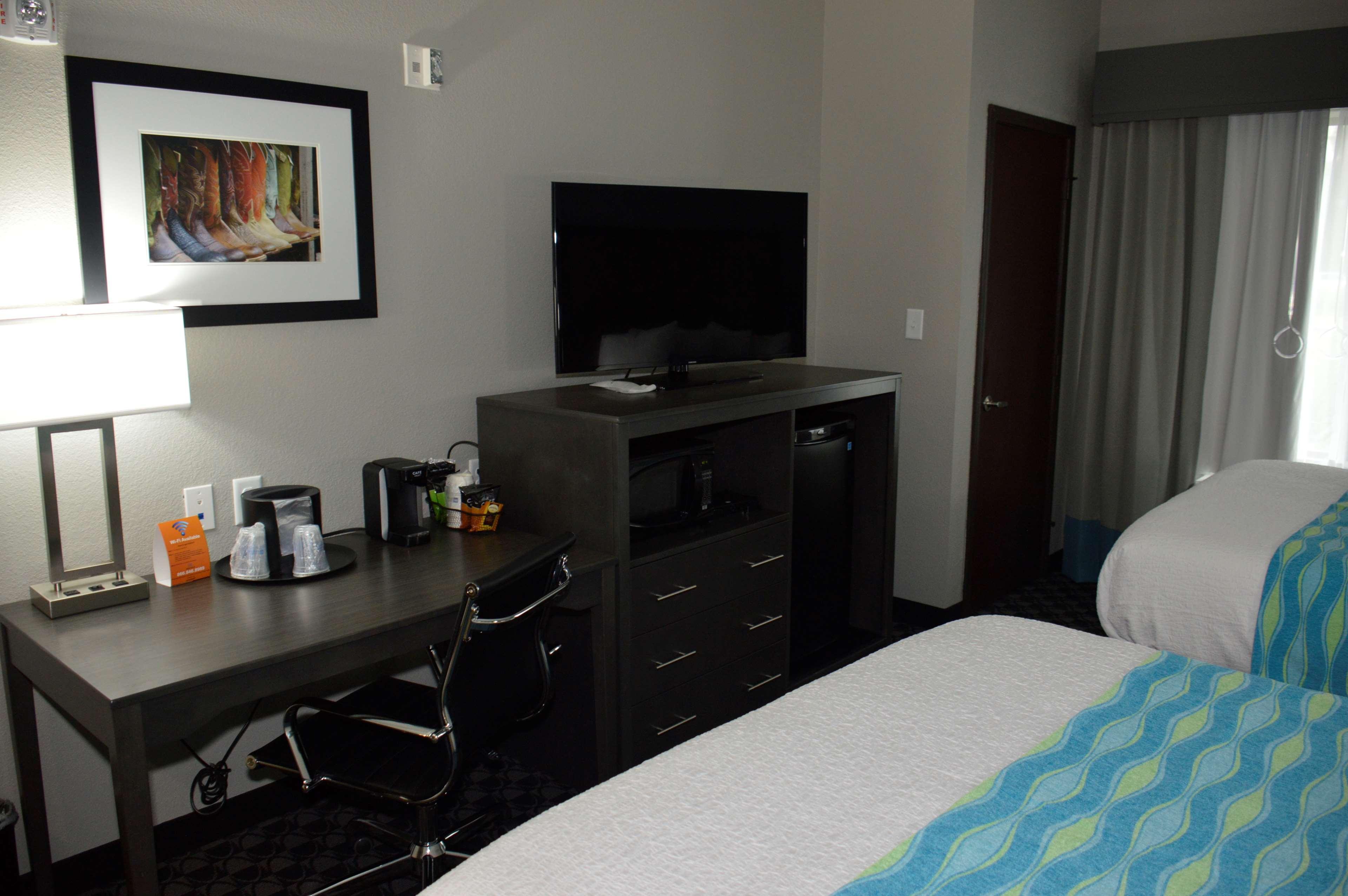 Best Western Plus Waller Hotel Exterior photo