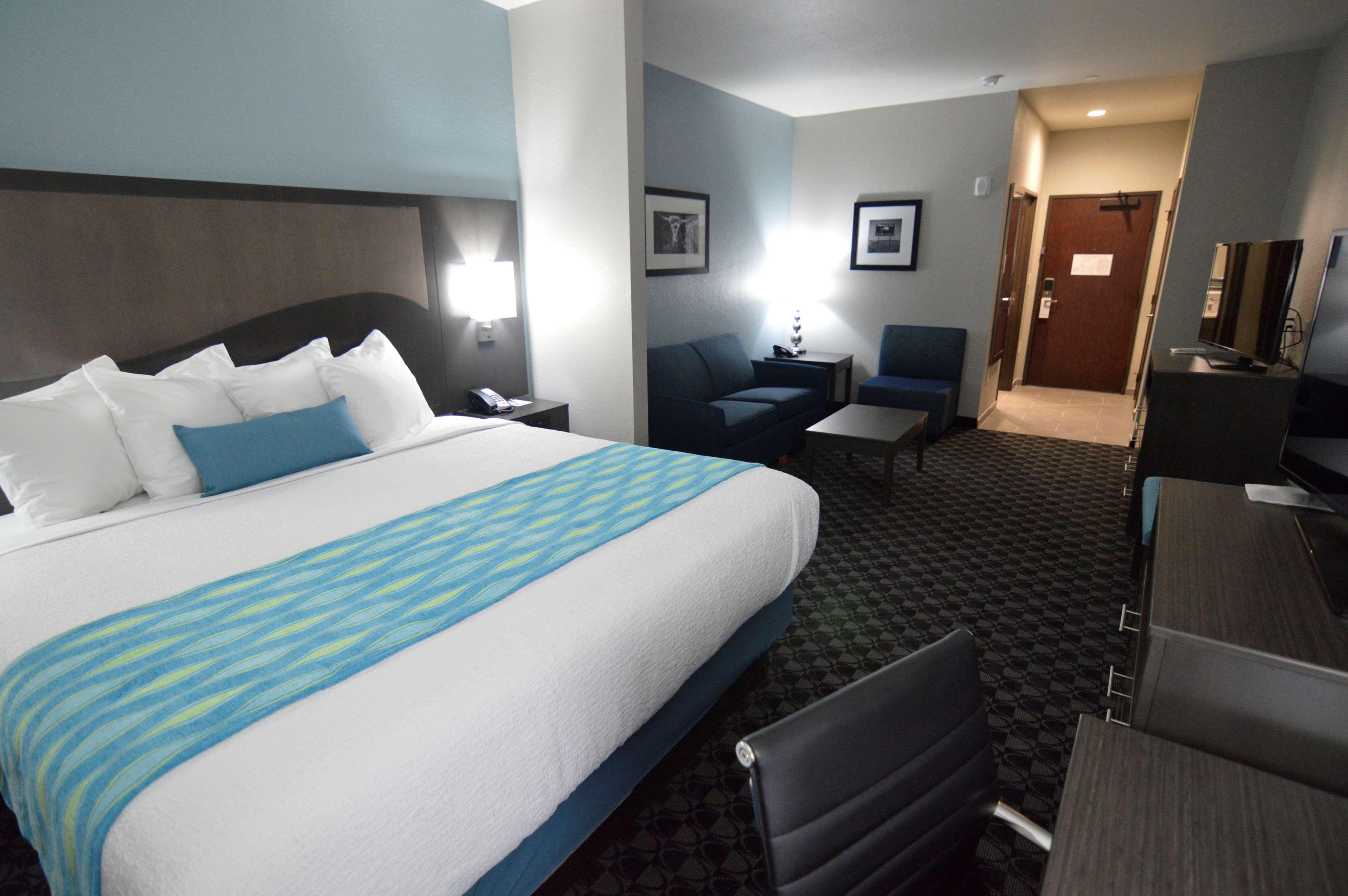 Best Western Plus Waller Hotel Exterior photo