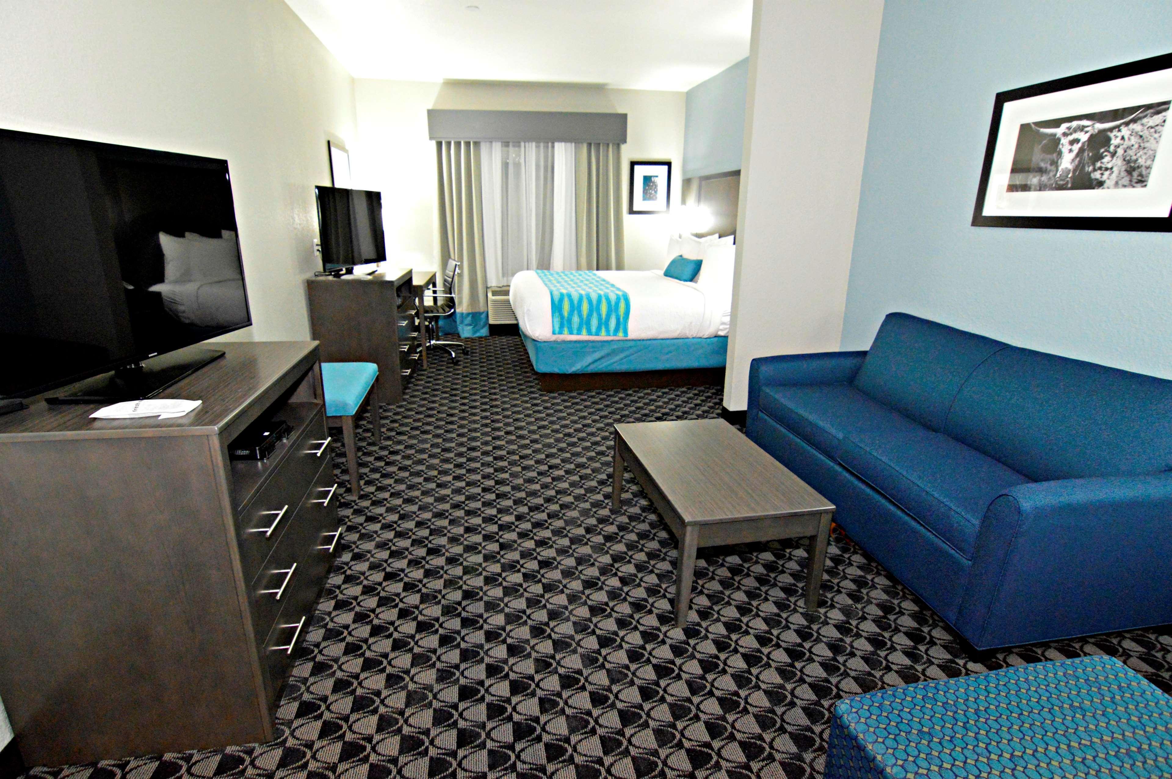 Best Western Plus Waller Hotel Exterior photo