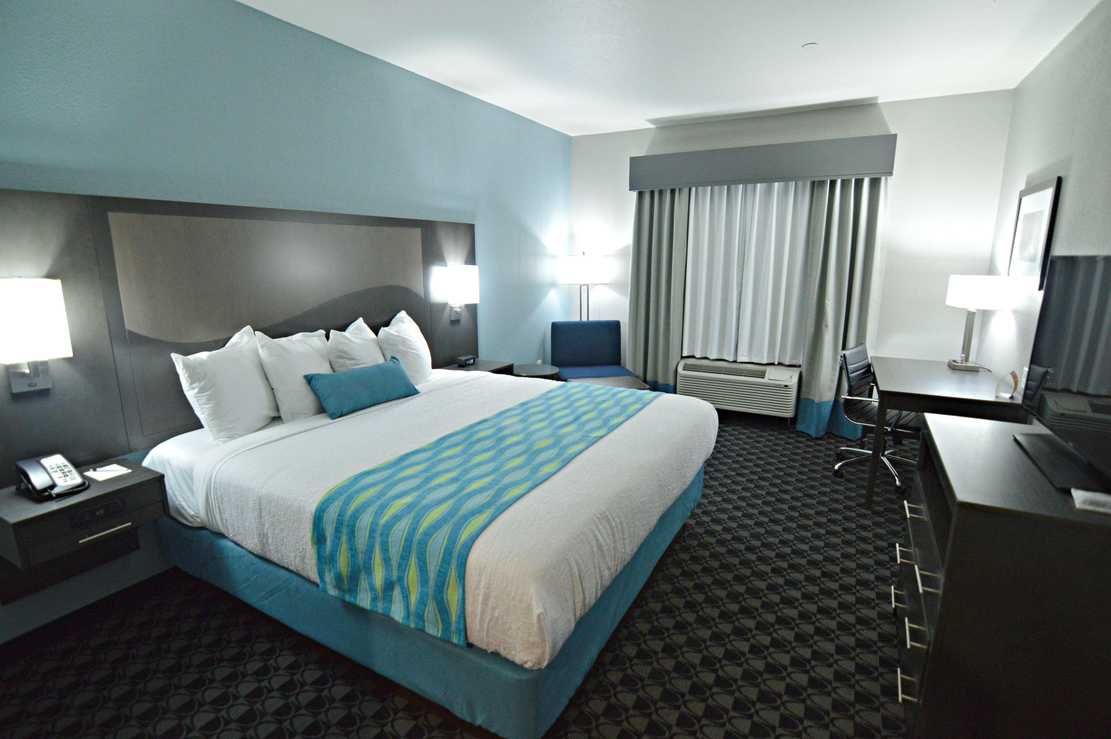 Best Western Plus Waller Hotel Exterior photo