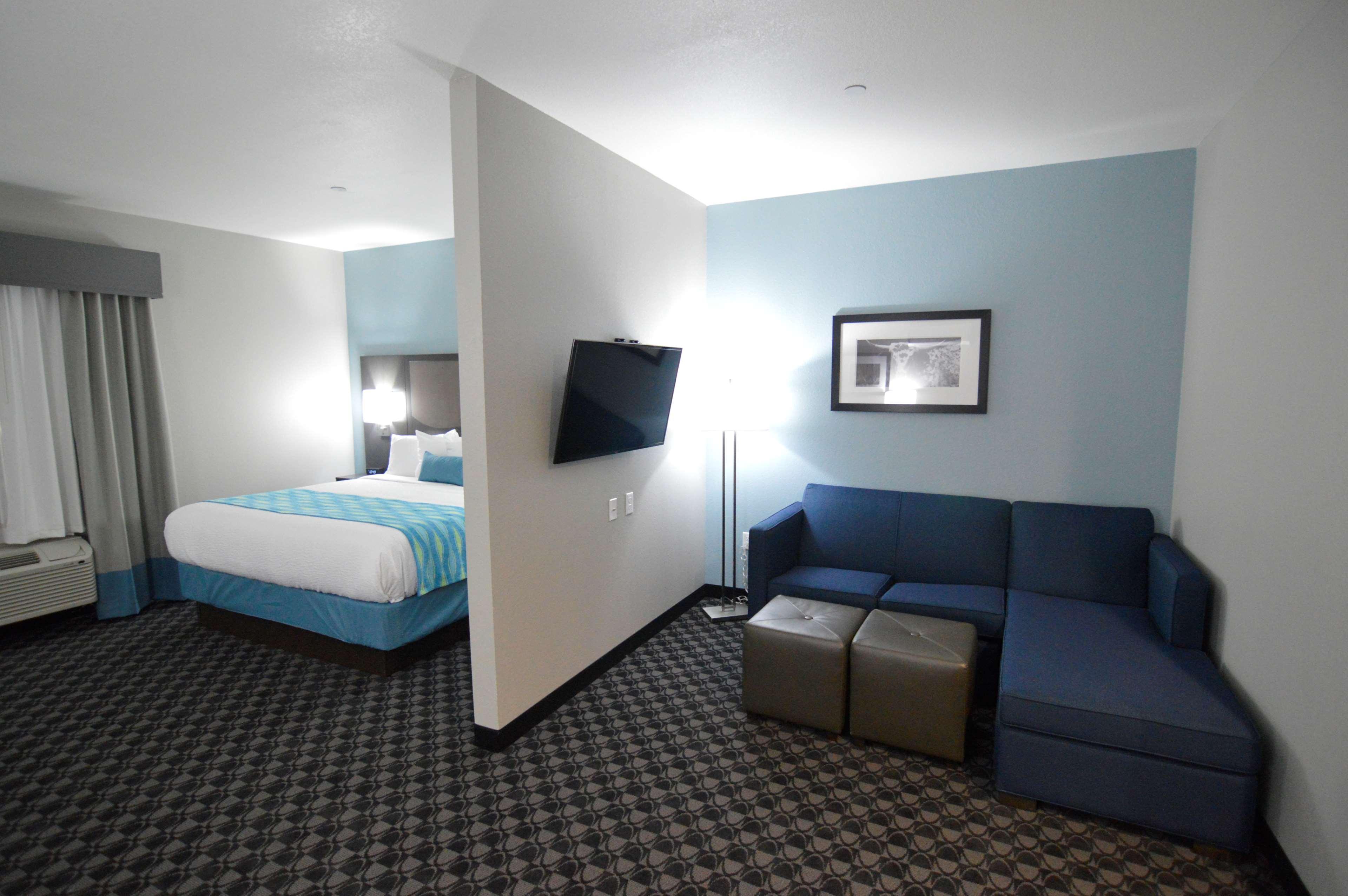Best Western Plus Waller Hotel Exterior photo