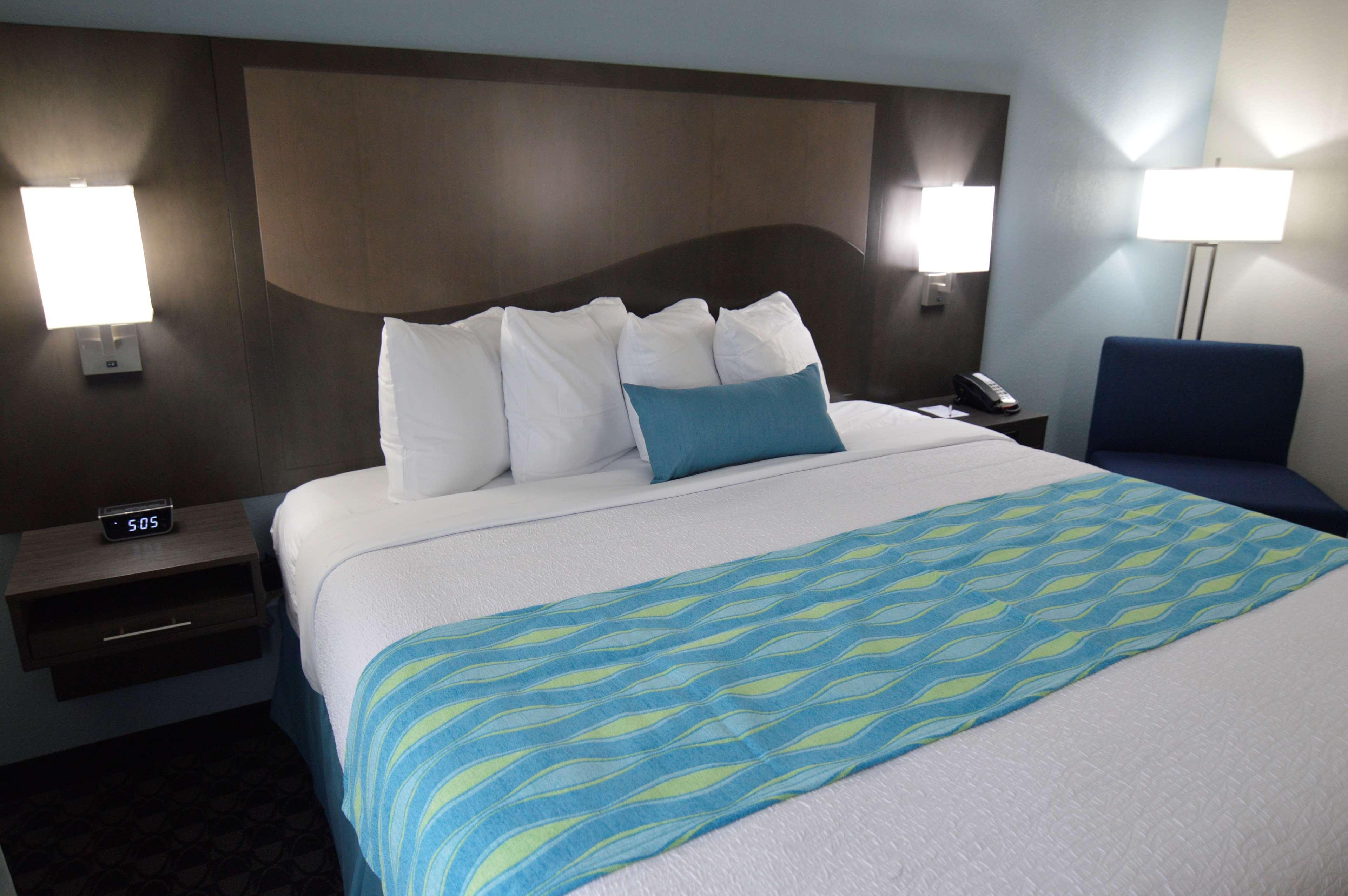 Best Western Plus Waller Hotel Exterior photo