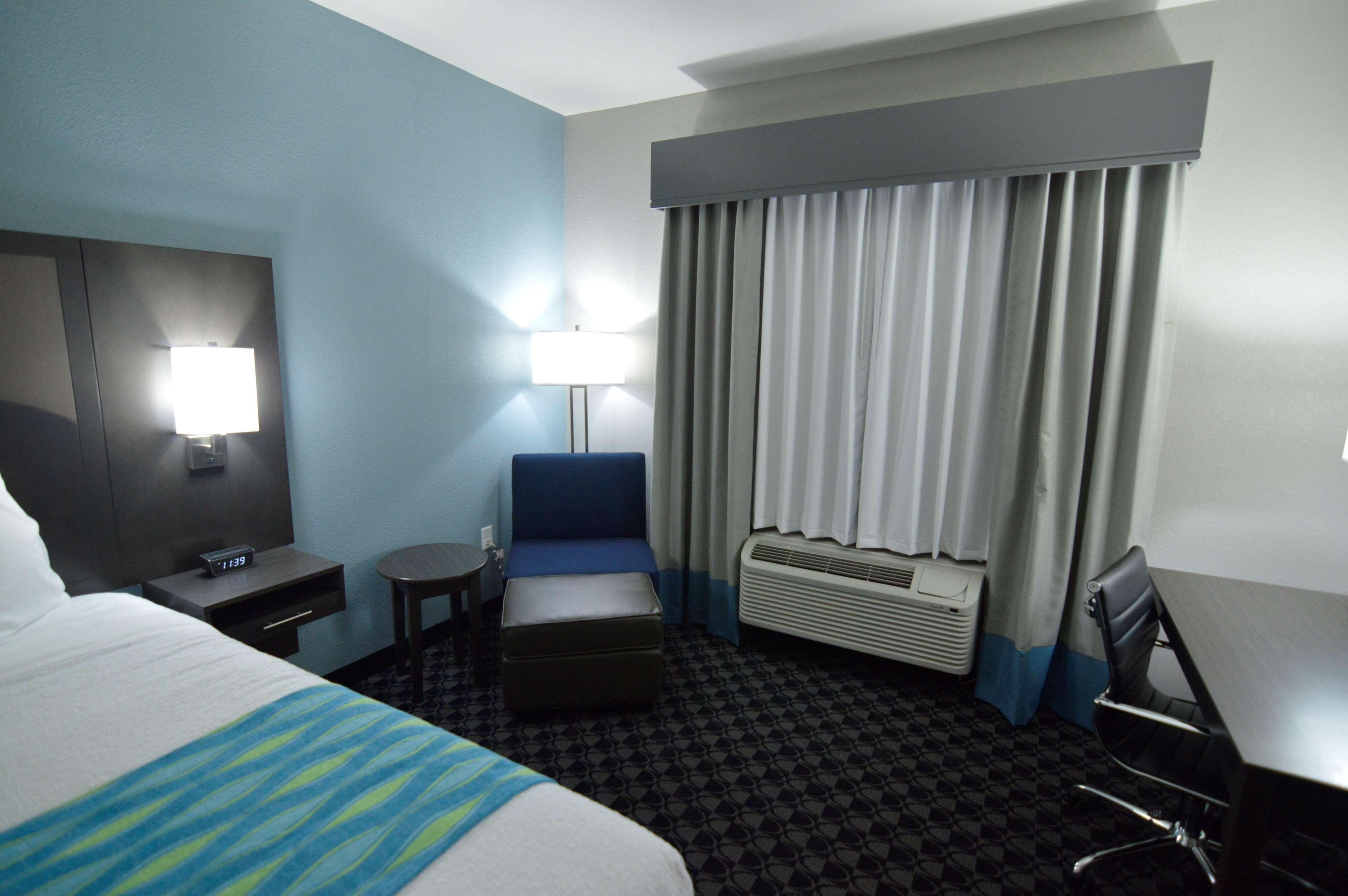 Best Western Plus Waller Hotel Exterior photo