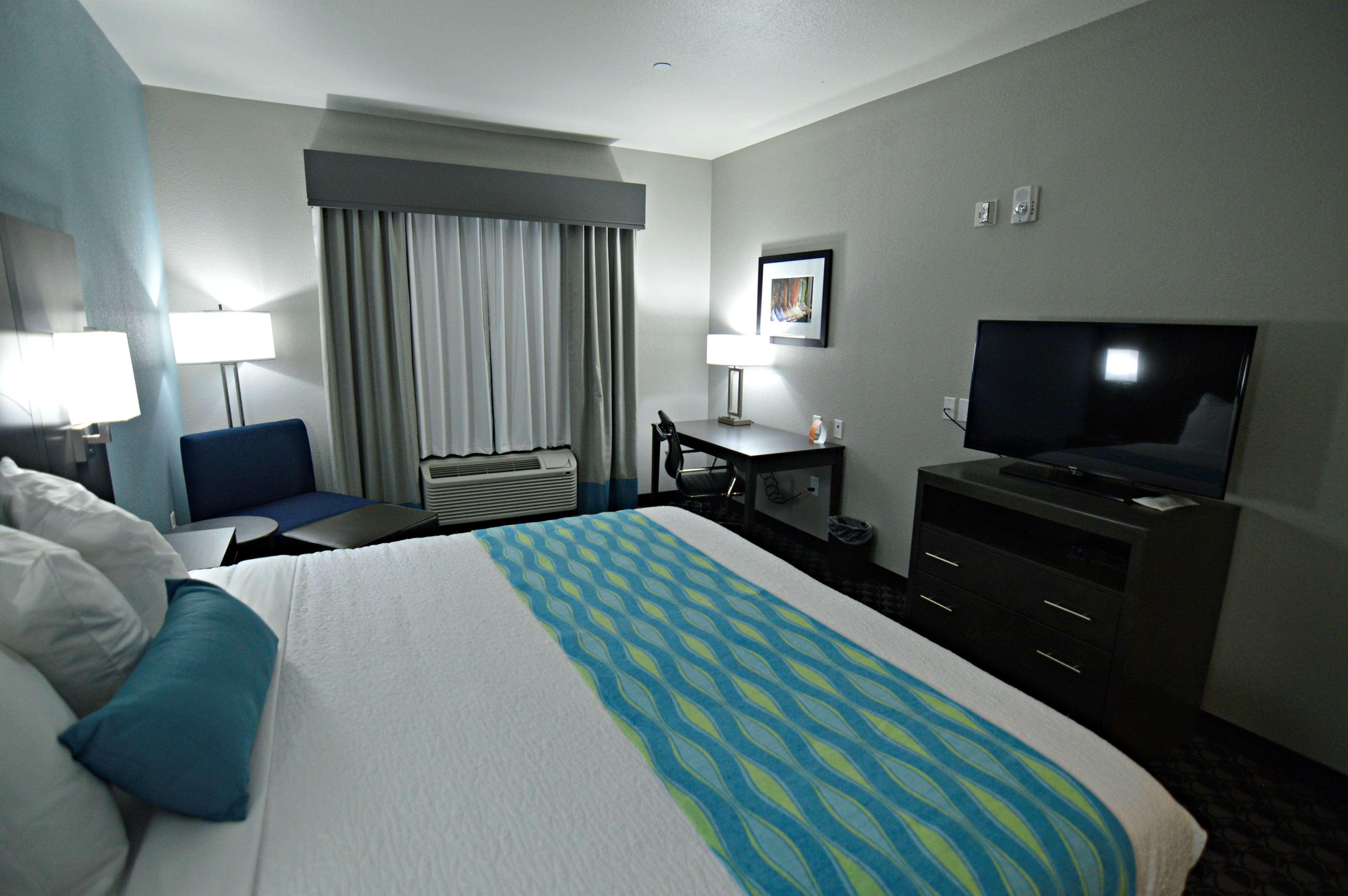 Best Western Plus Waller Hotel Exterior photo