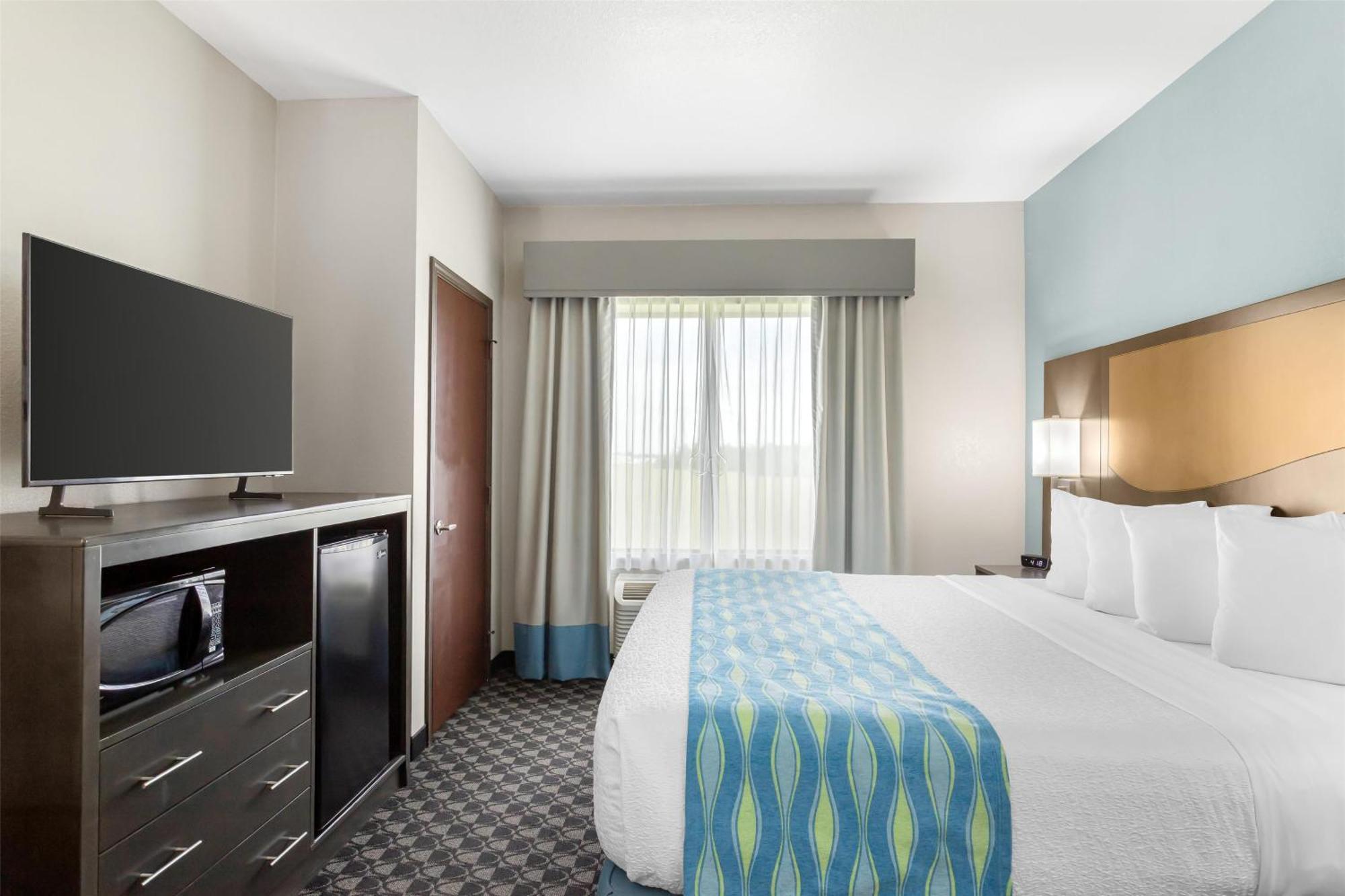 Best Western Plus Waller Hotel Exterior photo