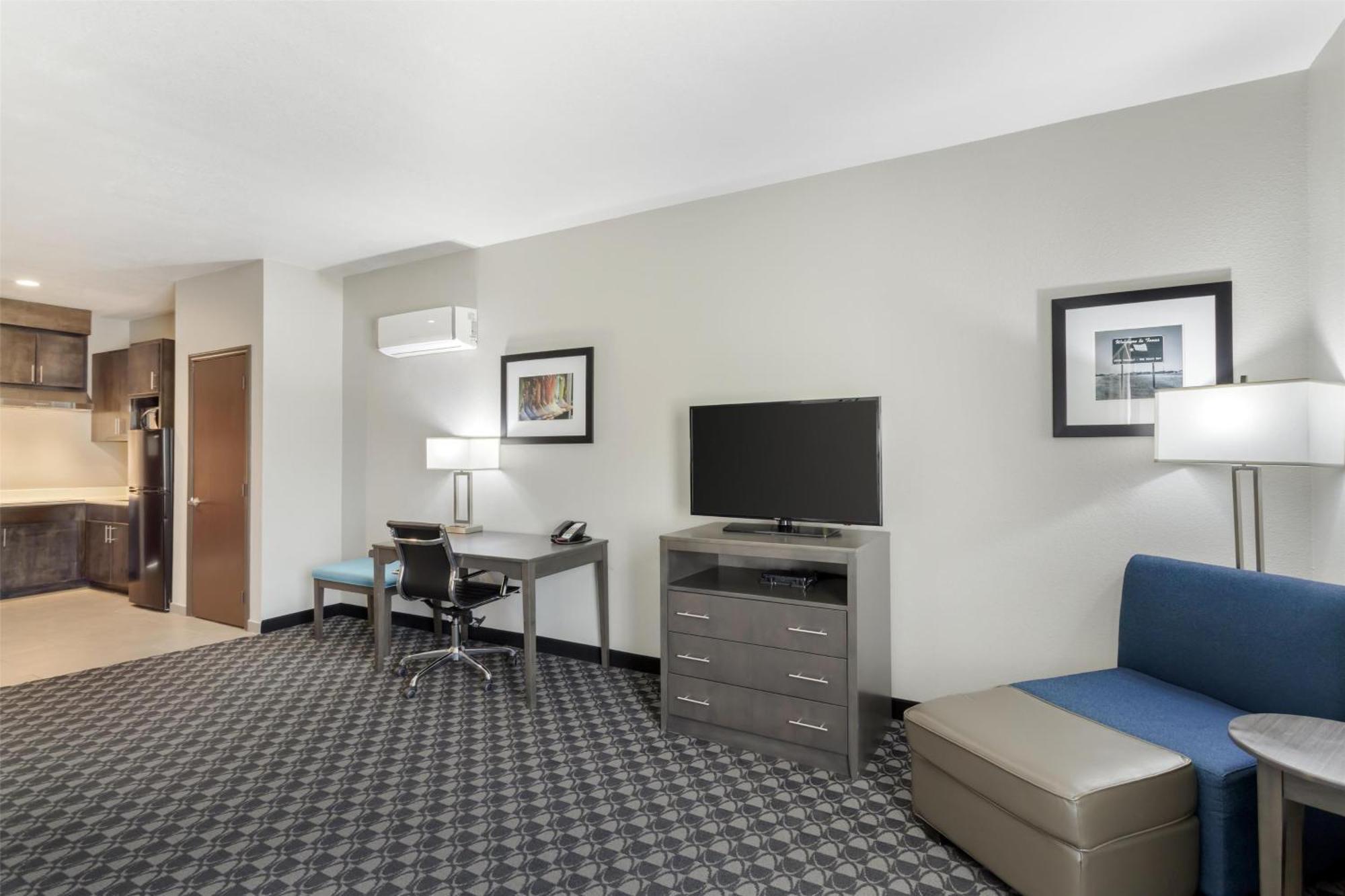 Best Western Plus Waller Hotel Exterior photo