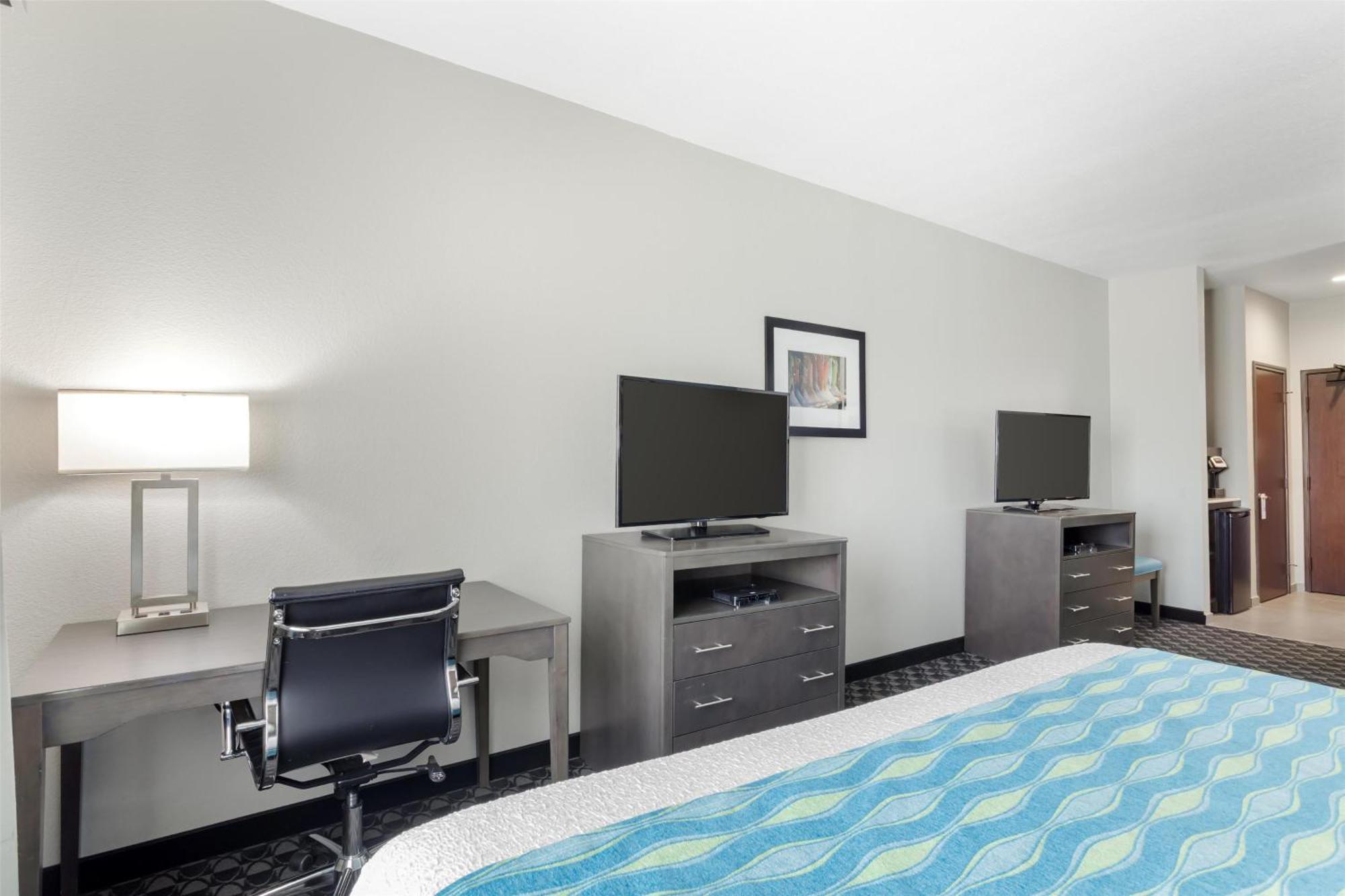 Best Western Plus Waller Hotel Exterior photo