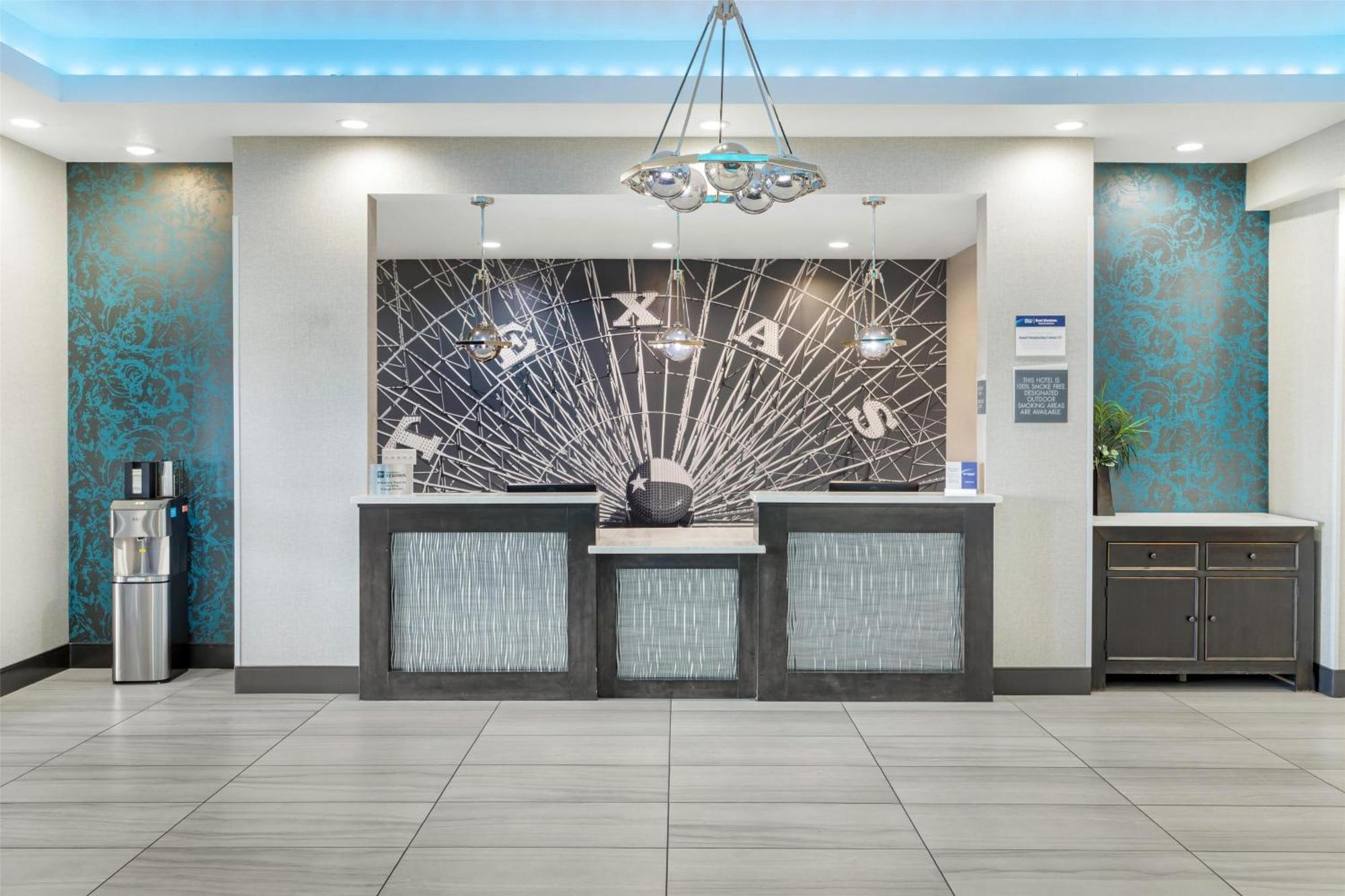 Best Western Plus Waller Hotel Exterior photo