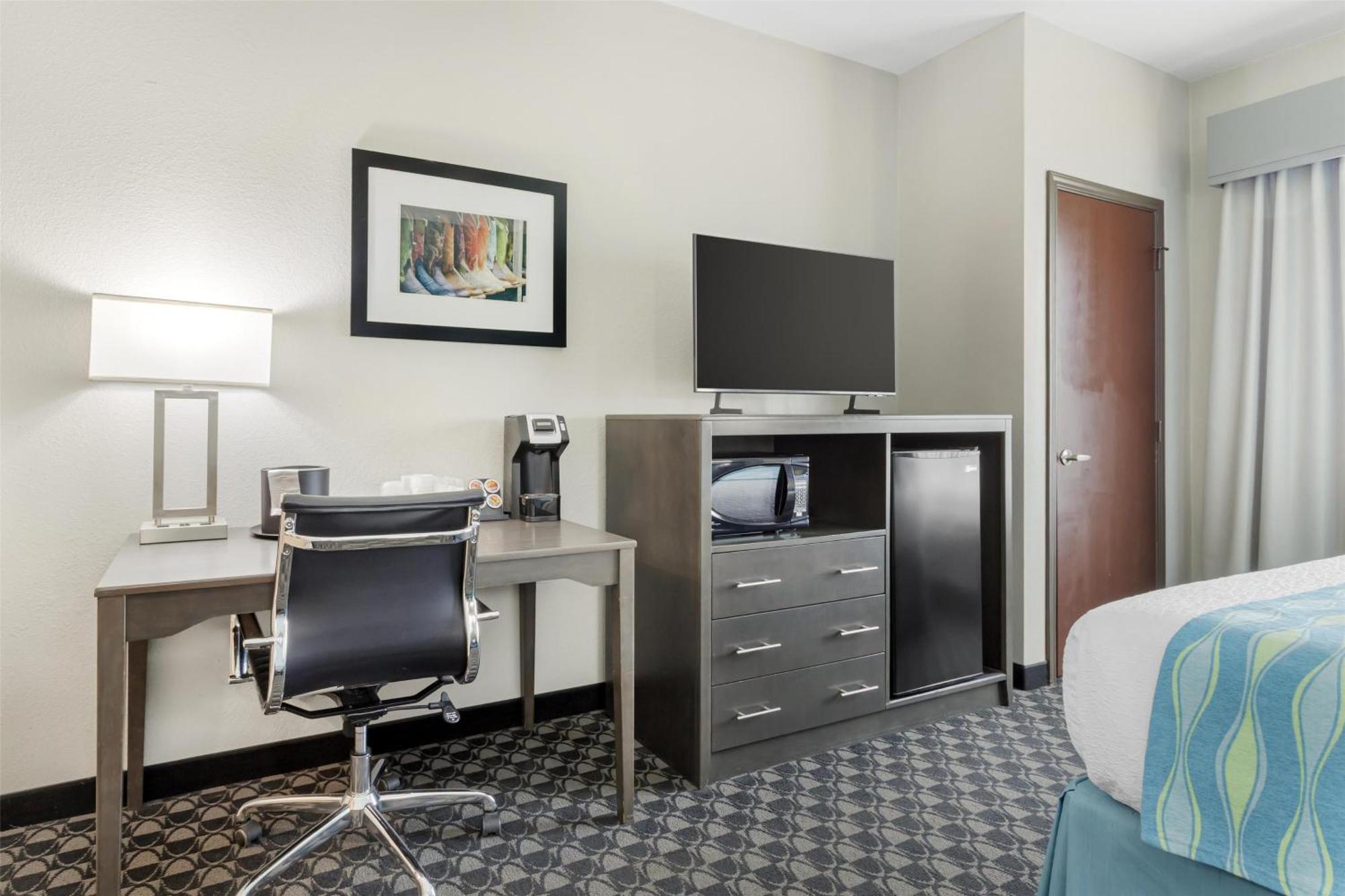 Best Western Plus Waller Hotel Exterior photo