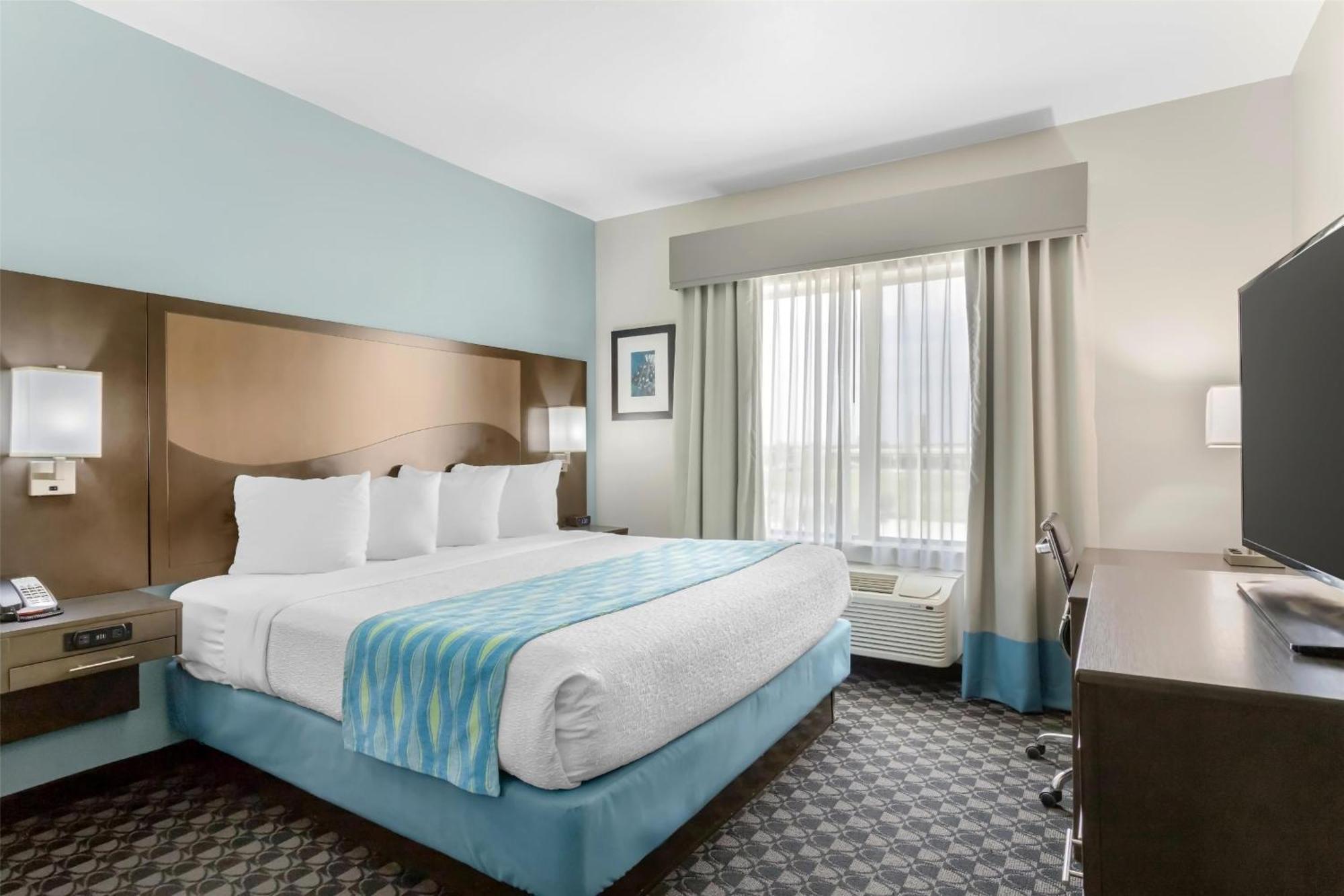 Best Western Plus Waller Hotel Exterior photo