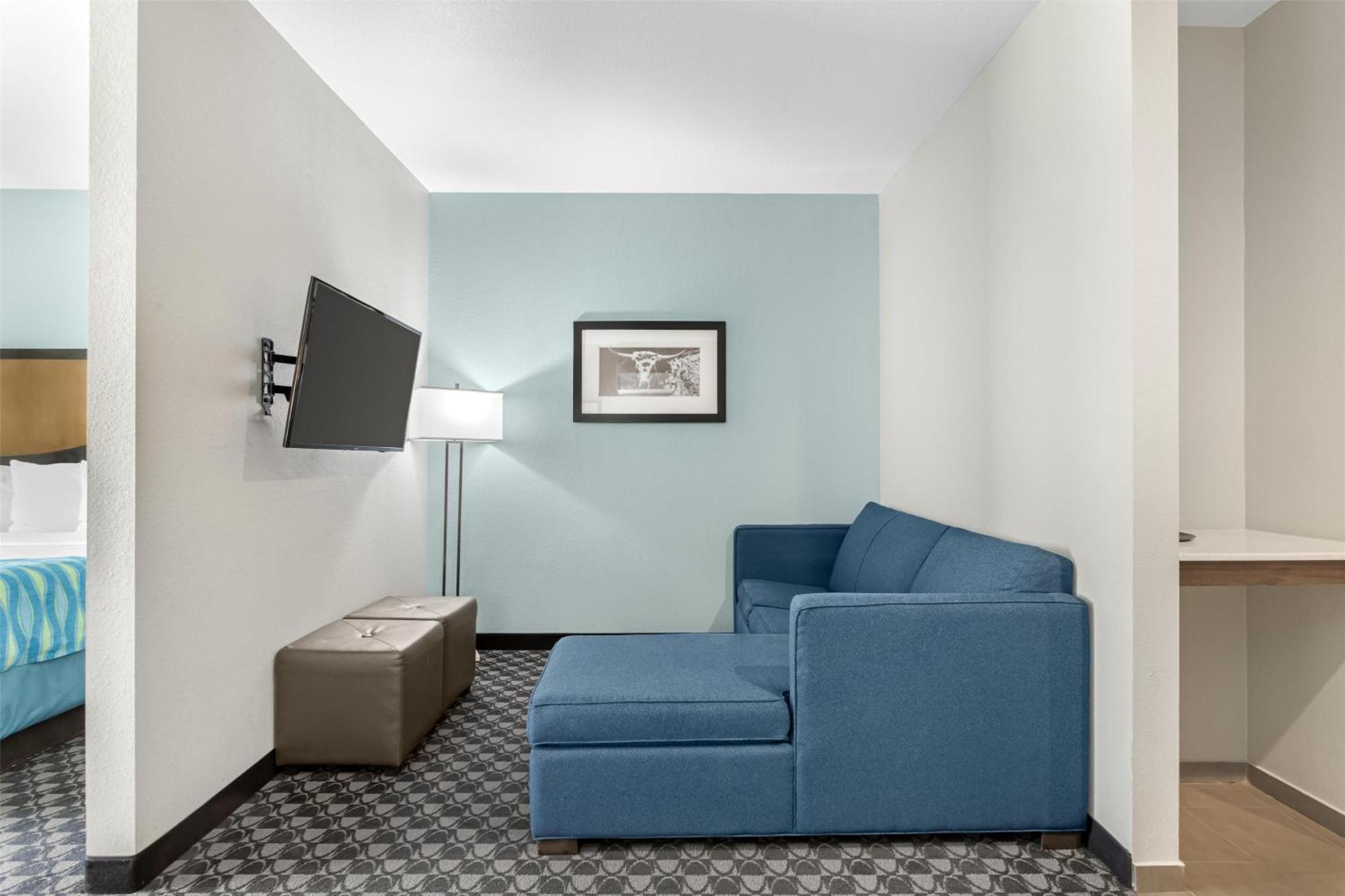 Best Western Plus Waller Hotel Exterior photo