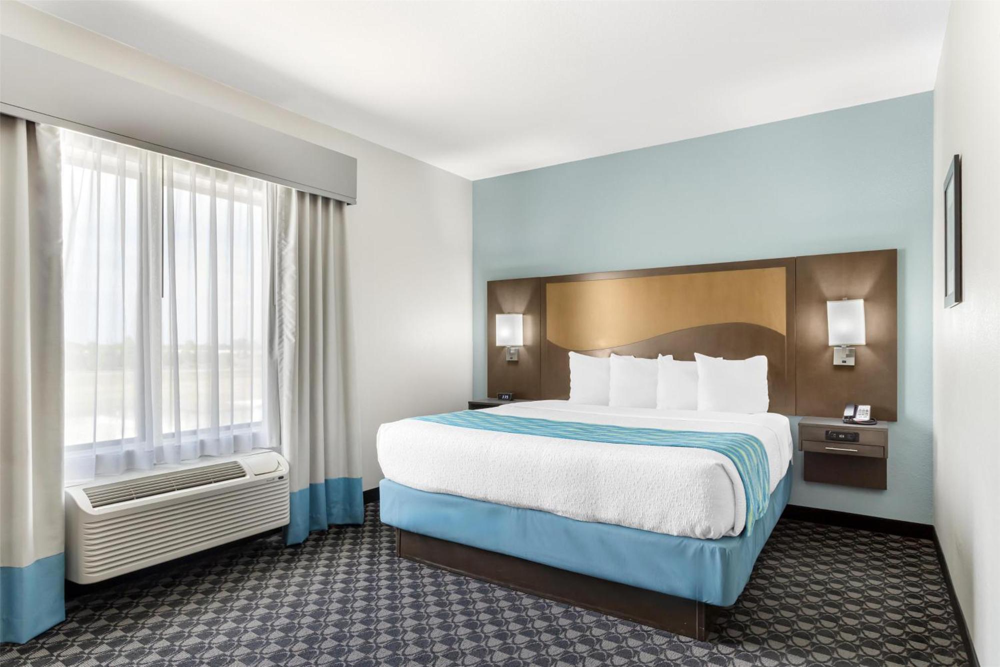Best Western Plus Waller Hotel Exterior photo