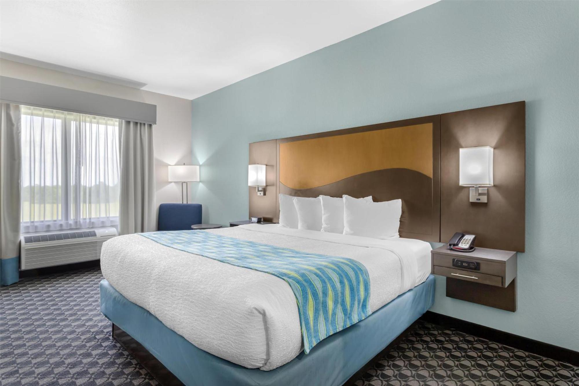 Best Western Plus Waller Hotel Exterior photo